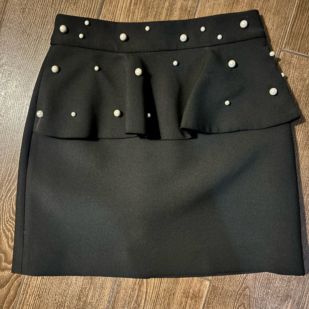 Zara Black Mini Skirt with Pearl Details - Picture 2 of 4